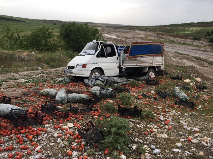 Kahta’da Sebze Yüklü Kamyonet Takla Attı: 2 Yaralı