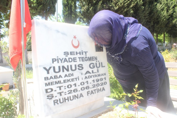 Adıyaman’da Arefe Gününde Şehitlik Ziyareti