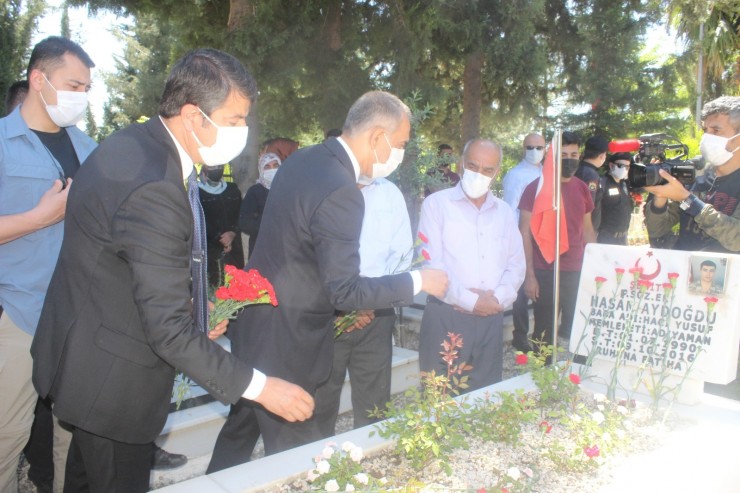 Adıyaman’da Arefe Gününde Şehitlik Ziyareti