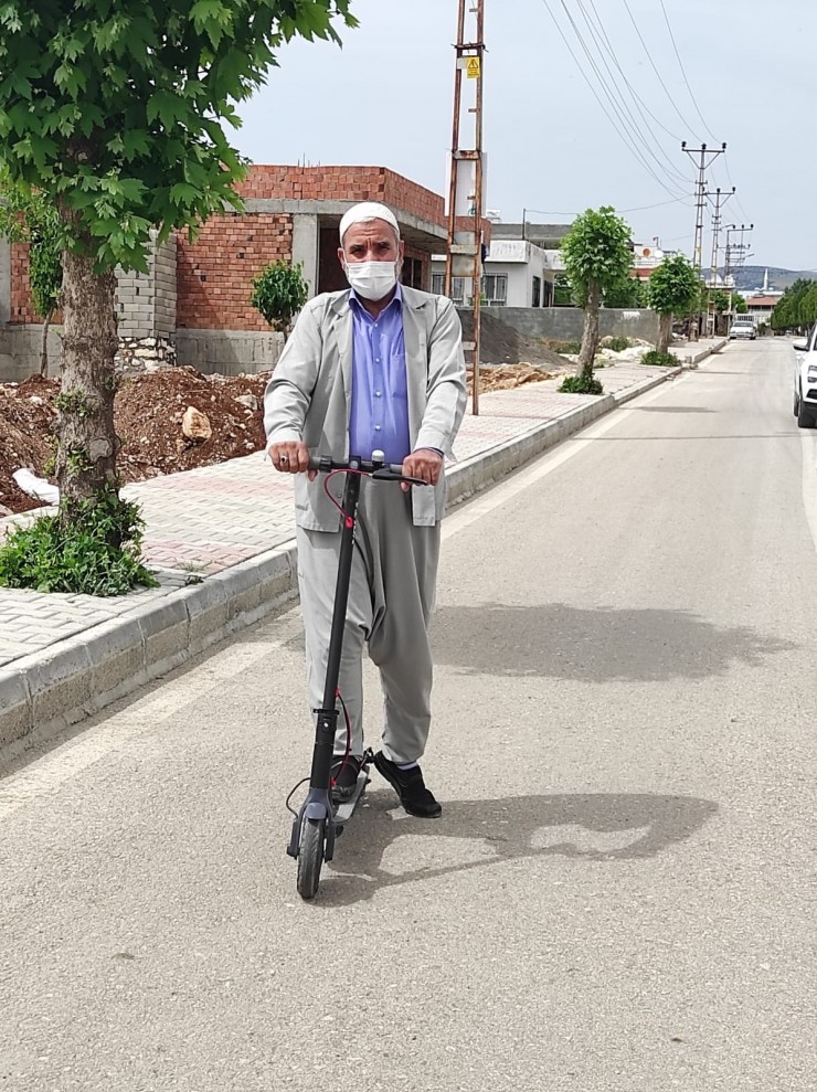 69 Yaşındaki Dedenin Scooter Keyfi