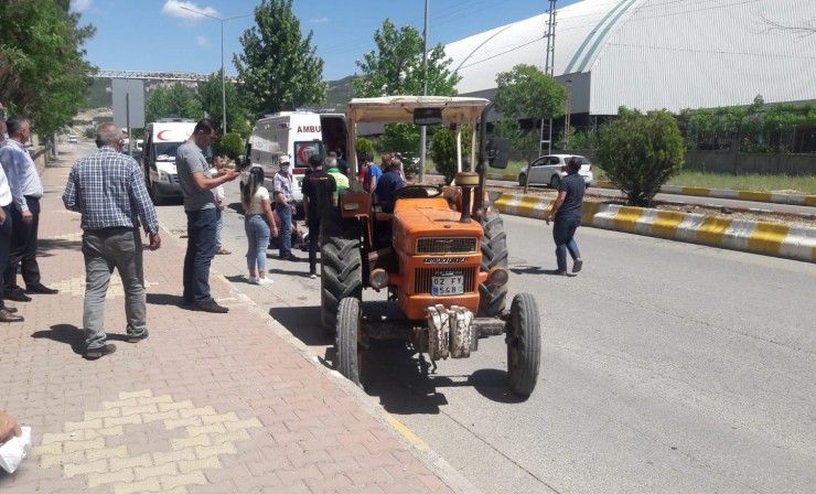 Traktörden Düşen Kişi Yaralandı