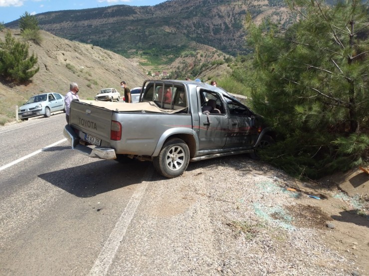 Şarampole Düşen Kamyonet Sürücüsü Yaralandı