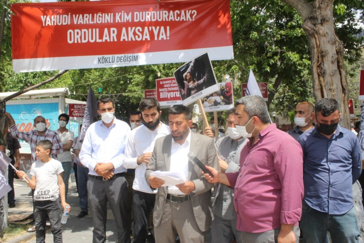 Filistin’de Ölenler İçin Gıyabi Cenaze Namazı Kılındı