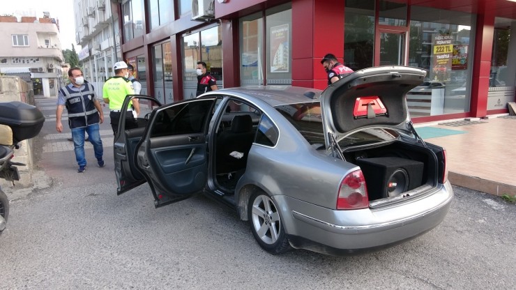 Otomobil Arıza Yapınca Polislerden Kaçamadılar