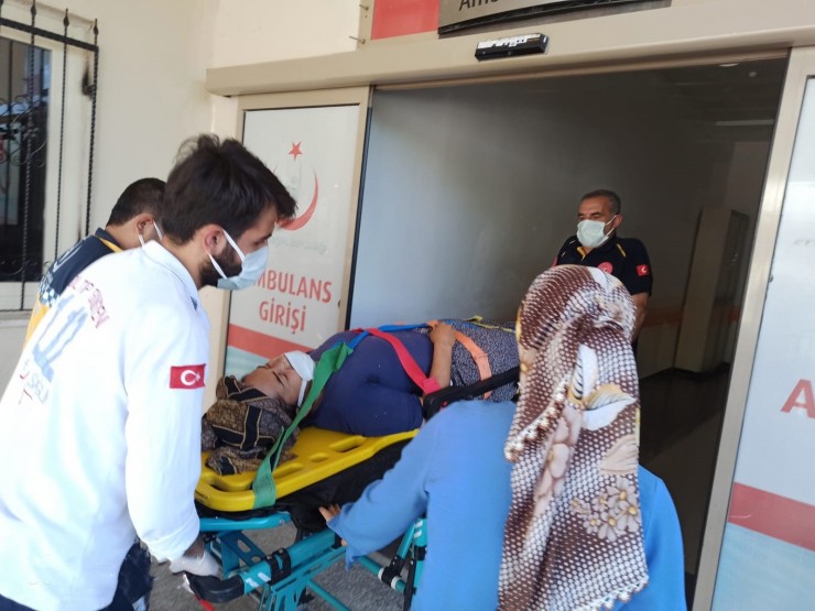 Kahta’da Damdan Düşen Kadın Ağır Yaralandı