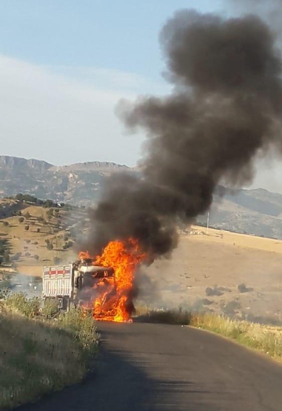 Adıyaman’da Yanan Tır Alev Topuna Döndü