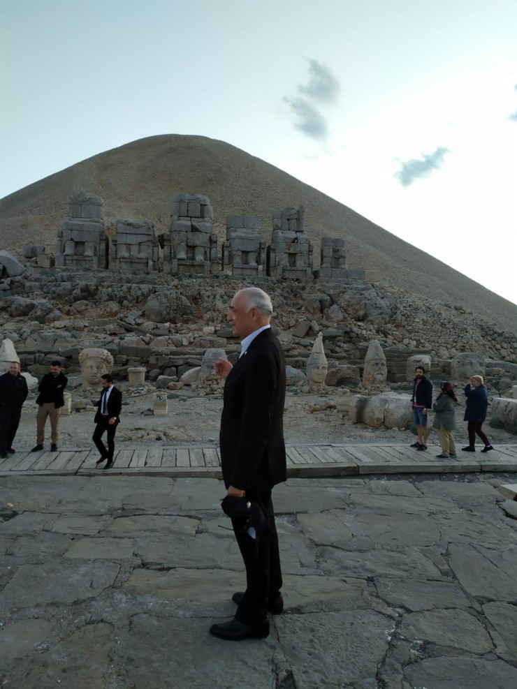 Büyükelçi Peralta Nemrut Dağı’na Tırmandı