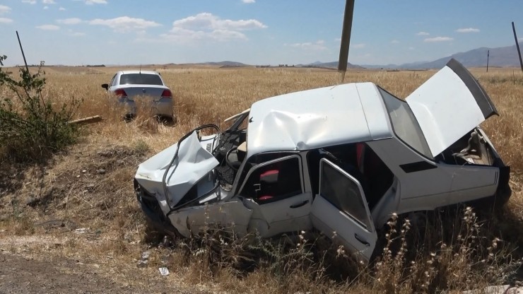 Adıyaman’da İki Otomobil Çarpıştı: 8 Yaralı