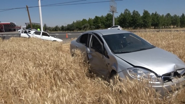 Adıyaman’da İki Otomobil Çarpıştı: 8 Yaralı