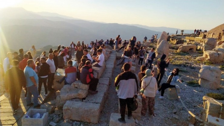 Nemrut Dağı’na Turist Akını