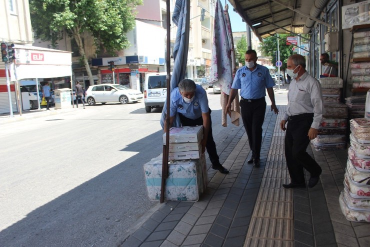 Kahta’da Kaldırım İşgali Yapan Esnaflar Uyarılıyor