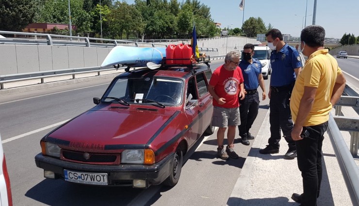 Aracıyla Gezen Turist Şüphe Üzerine İhbar Edildi, Polis Herakete Geçti