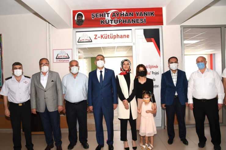 Şehit Ayhan Yanık’ın İsmi Mezun Olduğu Okulun Kütüphanesine Verildi