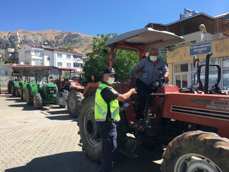 Traktörler Tek Tek Muayeneden Geçirildi