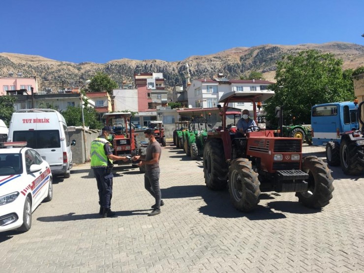 Traktörler Tek Tek Muayeneden Geçirildi