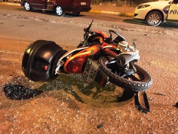 Otomobil İle Motosiklet Çarpıştı:1’i Ağır 2 Kişi Yaralandı