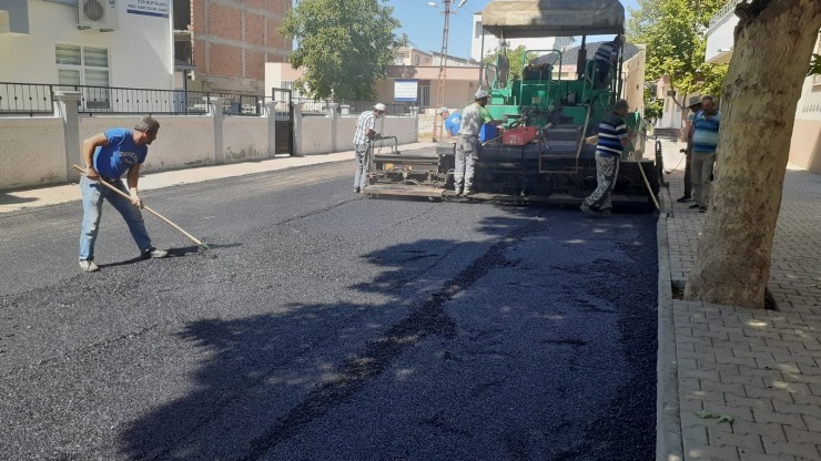 Gölbaşı İlçesinde Sıcak Asfalt Çalışmaları Devam Ediyor