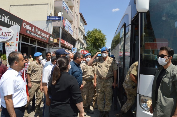 Afrin’den Dönen Komandolara Besni’de Sevgi Seli