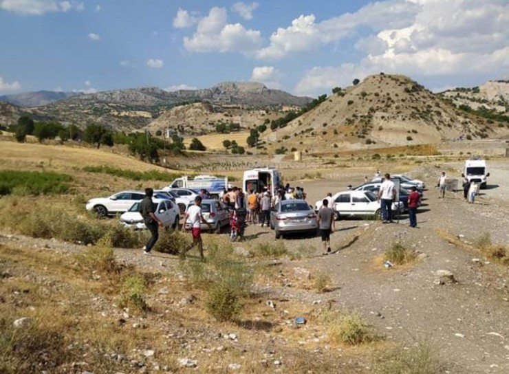 Kahta’da Boğulma Tehlikesi Geçiren Genç Hastaneye Kaldırıldı