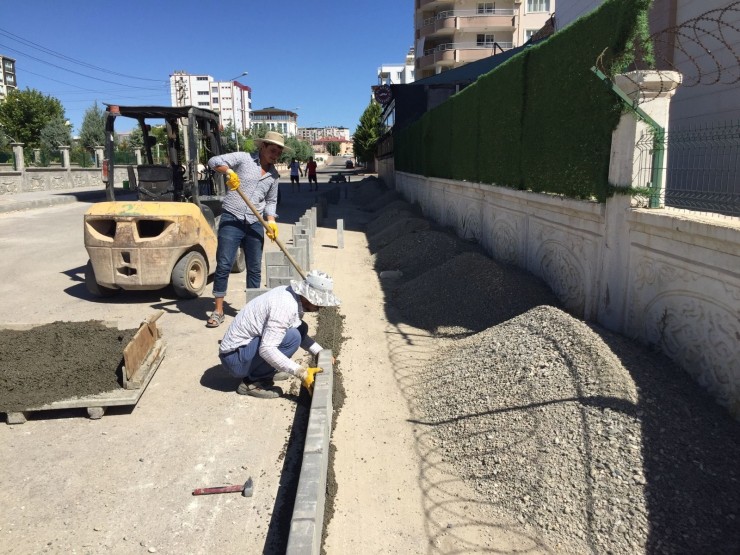 Altınşehir Mahallesinde Kaldırım Düzenleme Çalışması