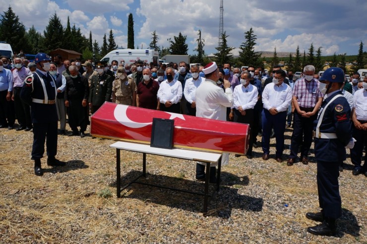 Kalp Krizi Geçiren Uzman Çavuş Toprağa Verildi