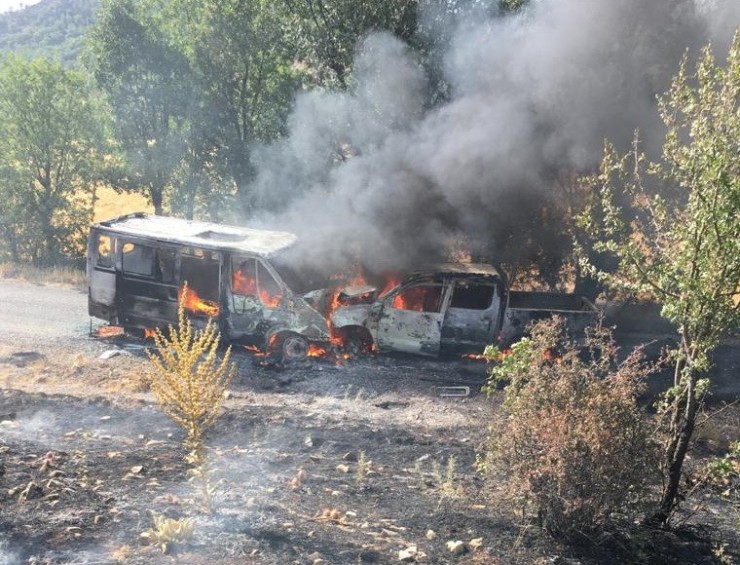 4 Kişinin Yaralandığı Kaza Sonrası Araçlar Alev Alev Yandı