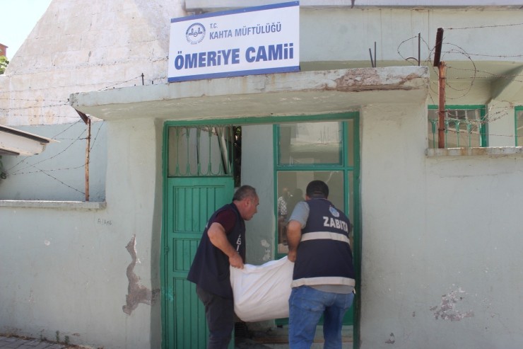 Kahta Belediyesi Camilere Kurbanlık Atık Poşeti Dağıttı