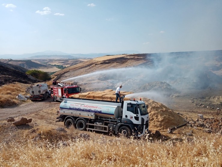 Anız Yangınında Saman Balyaları Küle Döndü