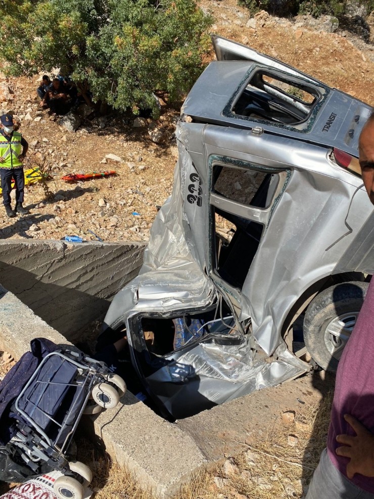 Nemrut Dönüşü Feci Kaza: 2 Ölü, 5 Yaralı