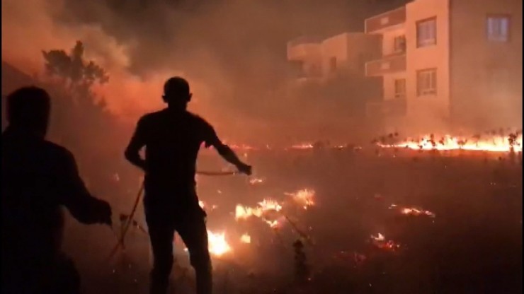 Birçok Noktada Çıkan Yangınlarda 11 Kişi Hastanelik Oldu