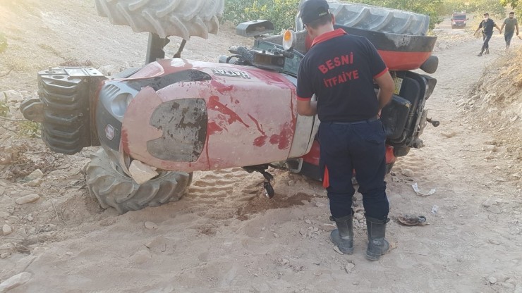 Traktörün Altında Kalan Çiftçi Hayatını Kaybetti