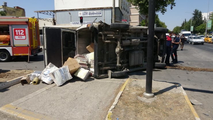 Hasta Taşıyan Ambulans İle Minibüs Çarpıştı