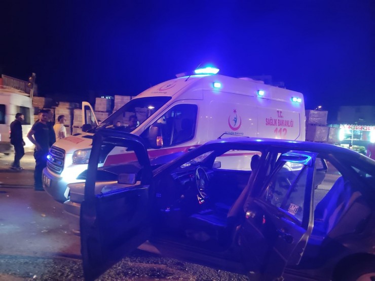 Ambulans İle Otomobil Çarpıştı: 3 Yaralı