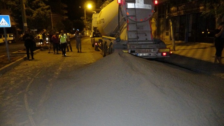 Çimento Yüklü Tankerde Korkutan Patlama