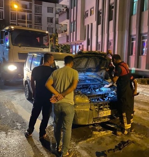 Seyir Halindeki Araç Alev Alev Yandı