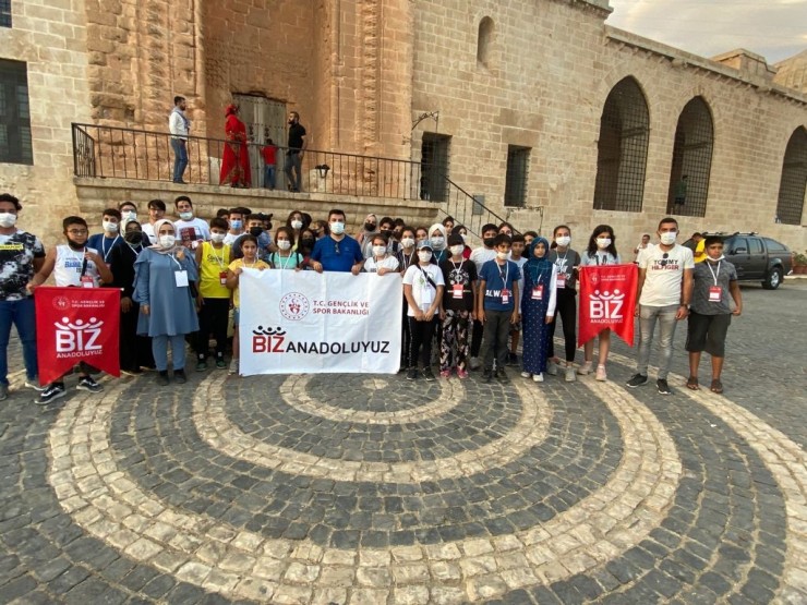 Adıyamanlı Öğrenciler Mardin’in Tarihi Yerlerini Geziyor