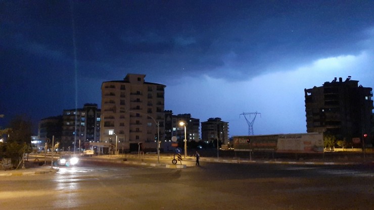 Adıyaman’da Yıldırım Yangına Neden Oldu