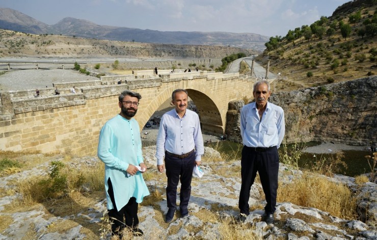 Adıyaman ‘kuru Otlar Üstüne’ Filmi İle Tanıtılacak