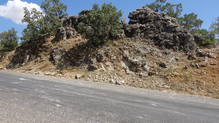 Adıyaman’da Yol Kenarına Döşenen Eyp Güvenli Şekilde İmha Edildi