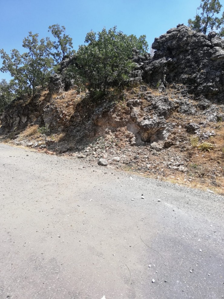 Adıyaman’da Yol Kenarına Döşenen Eyp Güvenli Şekilde İmha Edildi