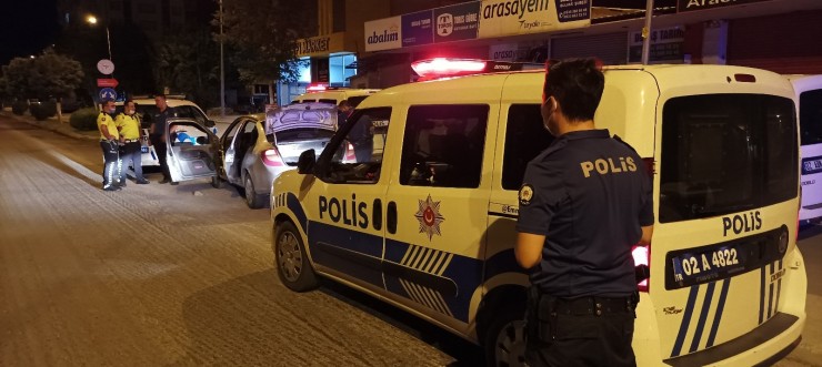 Polis Ekiplerinin Önünü Kestiği Araçtan Uyuşturucu Çıktı