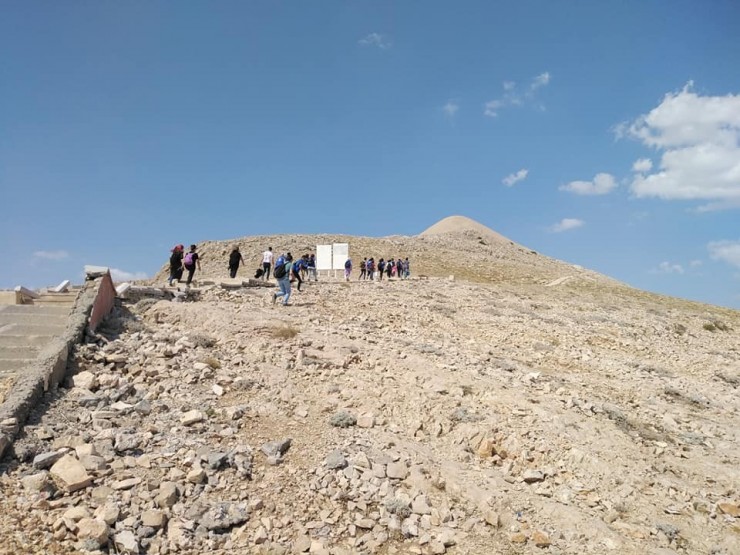 Nemrut Dağı Milli Parkı’nda Gençler Temizlik Yaptı