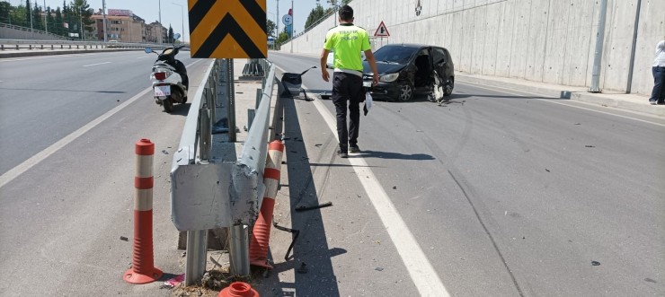 Bariyere Çarpan Otomobilin Sürücüsü Ölümden Döndü