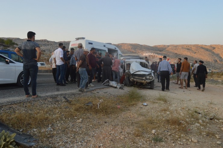 Düğünden Dönen Aile Kaza Yaptı: 7 Yaralı