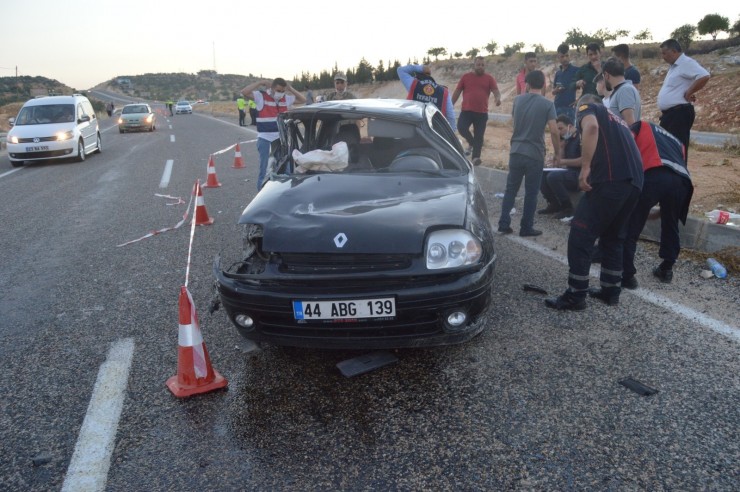 Düğünden Dönen Aile Kaza Yaptı: 7 Yaralı