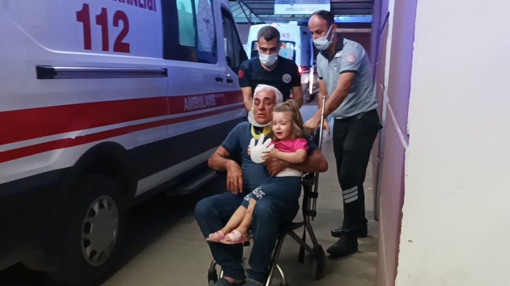 Adıyaman’da Otomobil İle Hafif Ticari Araç Çarpıştı: 3 Yaralı