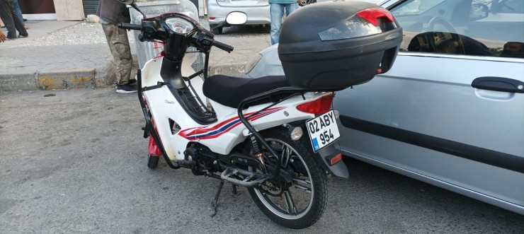 Otomobil Motosiklete Çarpıp Kaçtı: 1 Yaralı