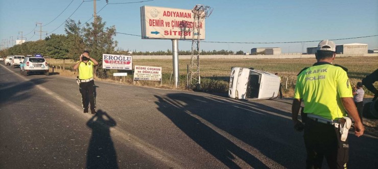 Kamyonetin Arkadan Çarptığı Midibüs Takla Attı: 1 Yaralı