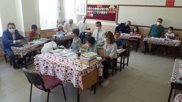 İstanbul’dan Adıyaman’daki Köy Çocuklarına Hediyeler Gönderildi.