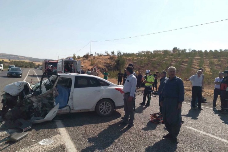 Adıyaman’da İki Otomobil Çarpıştı: 1 Ölü, 2 Yaralı